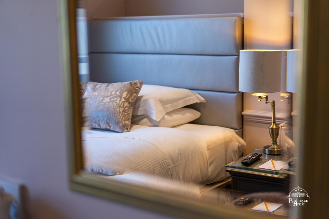 Bed and Breakfast Burlington House Boutique à Oxford Extérieur photo A bedroom at the hotel