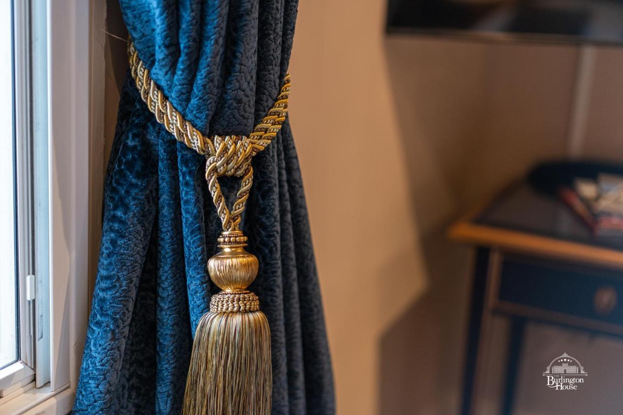 Bed and Breakfast Burlington House Boutique à Oxford Extérieur photo A curtain tieback