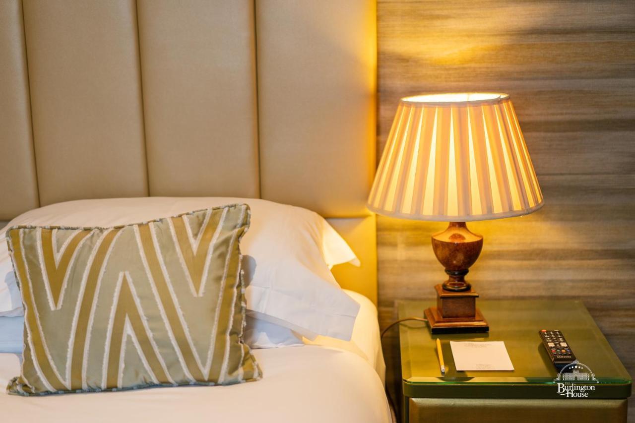 Bed and Breakfast Burlington House Boutique à Oxford Extérieur photo A lampshade