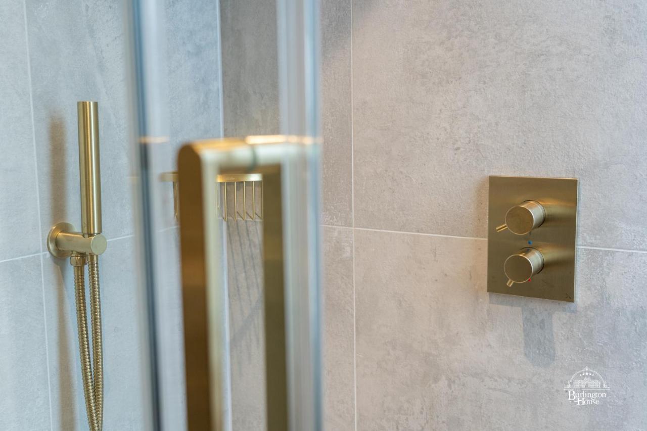 Bed and Breakfast Burlington House Boutique à Oxford Extérieur photo A shower mixer