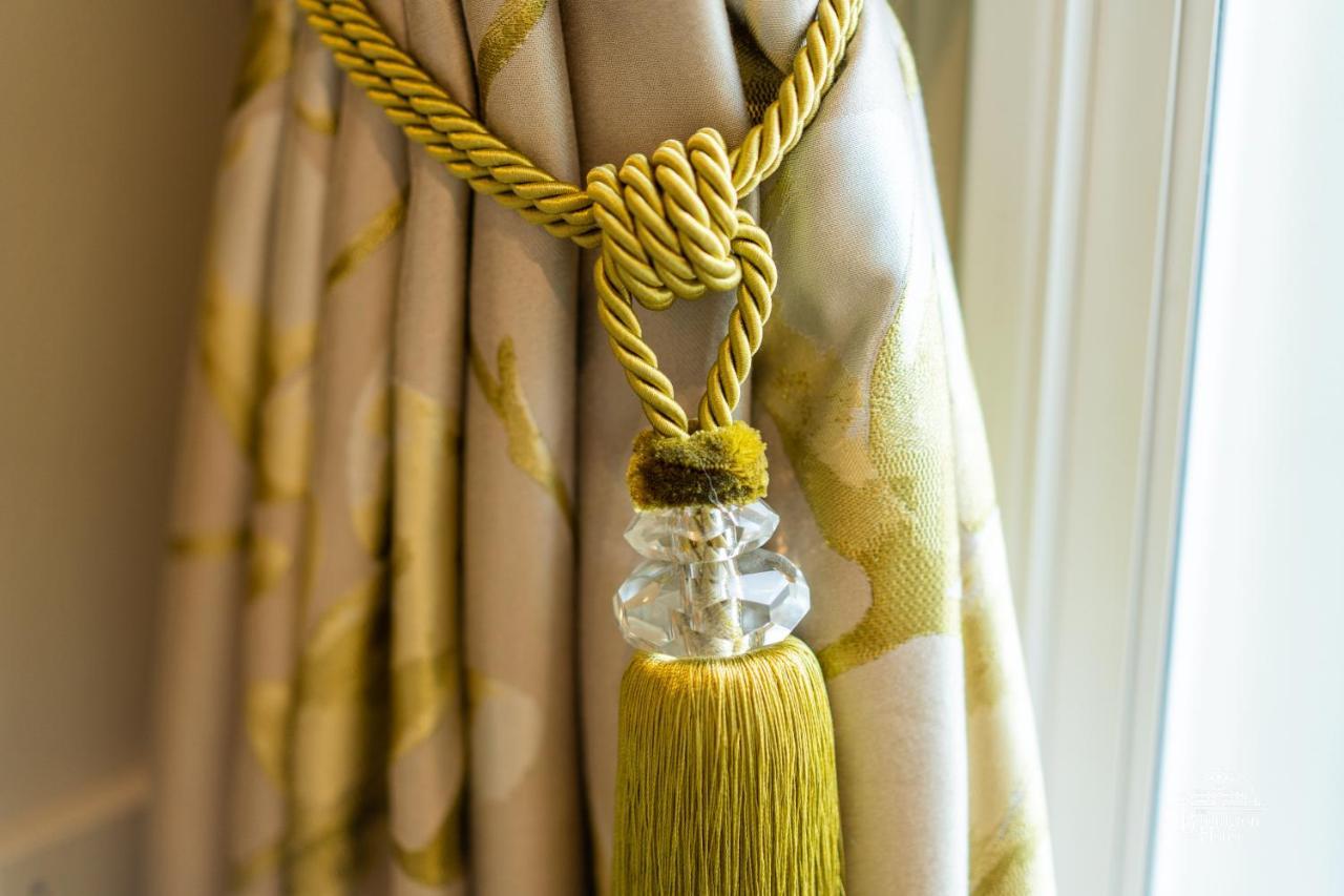 Bed and Breakfast Burlington House Boutique à Oxford Extérieur photo A curtain tieback