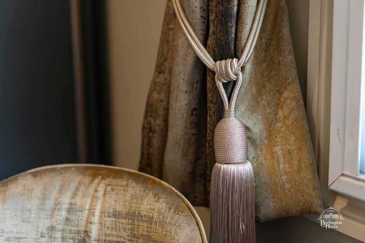 Bed and Breakfast Burlington House Boutique à Oxford Extérieur photo A curtain tieback