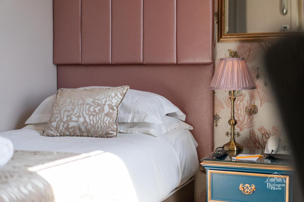 Bed and Breakfast Burlington House Boutique à Oxford Extérieur photo A bedroom at the hotel