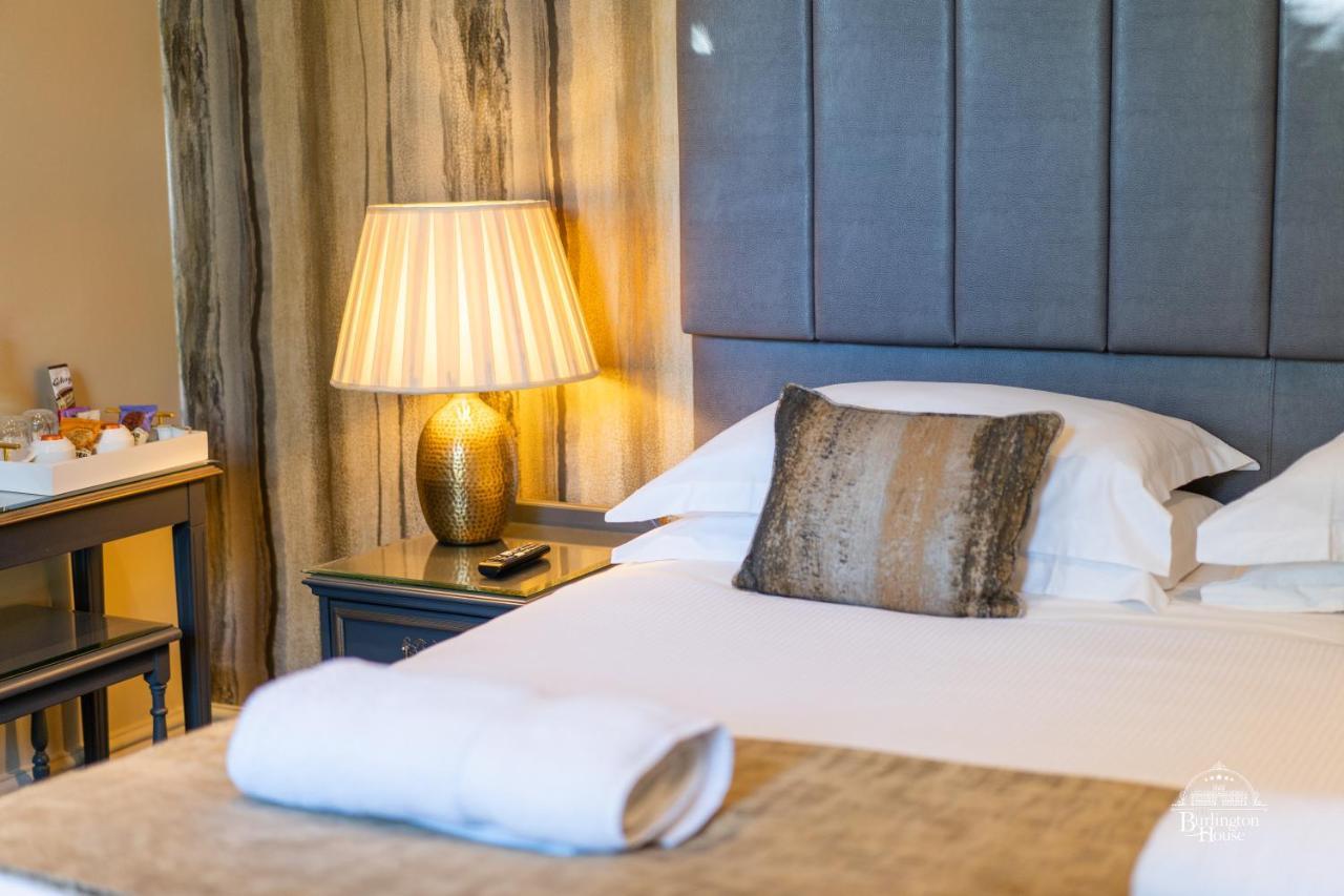 Bed and Breakfast Burlington House Boutique à Oxford Extérieur photo A bedroom at The Old Vicarage Hotel