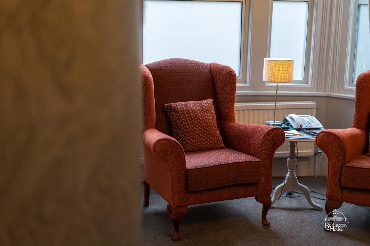 Bed and Breakfast Burlington House Boutique à Oxford Extérieur photo A wing chair
