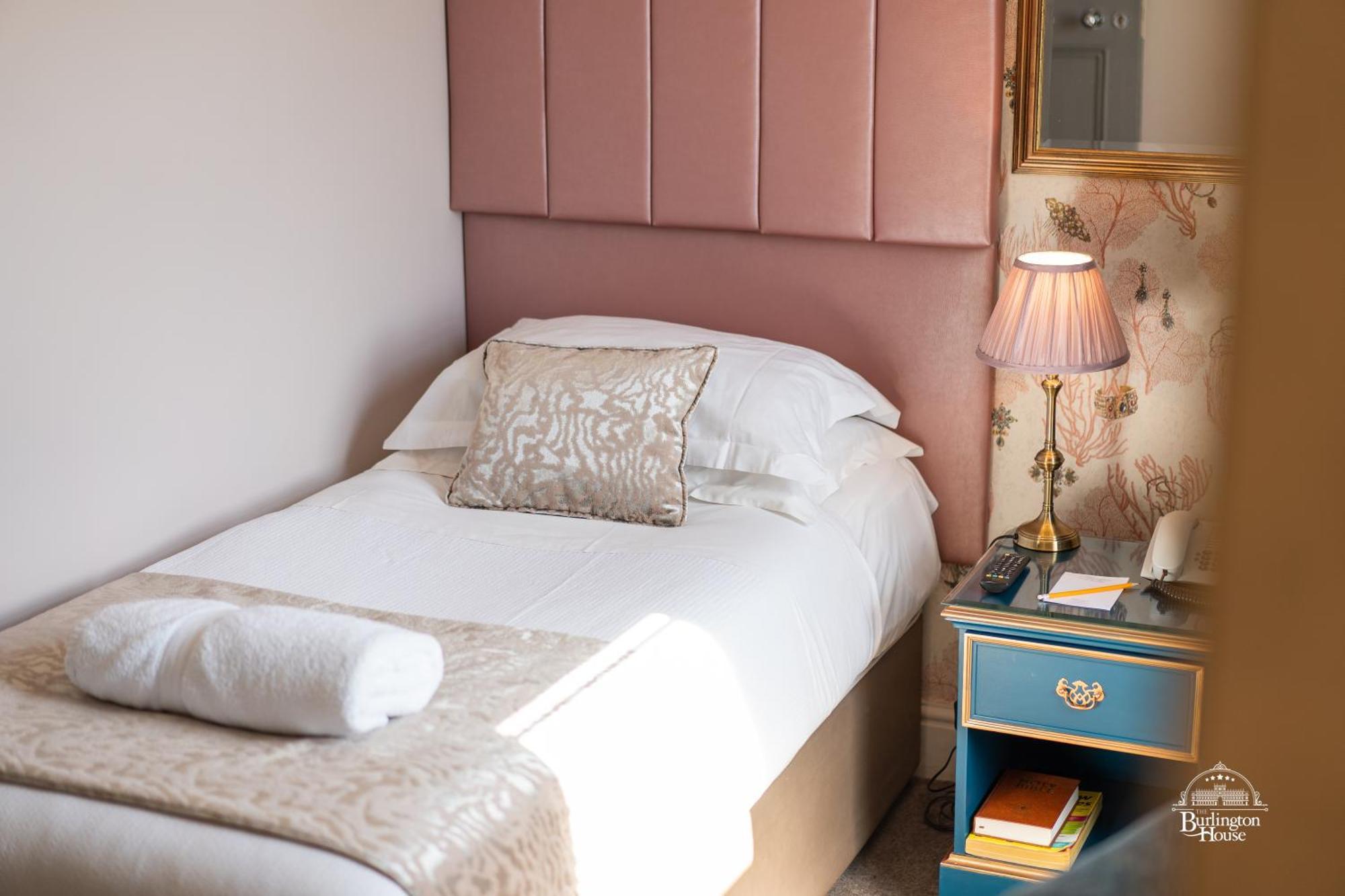 Bed and Breakfast Burlington House Boutique à Oxford Chambre photo A single bed