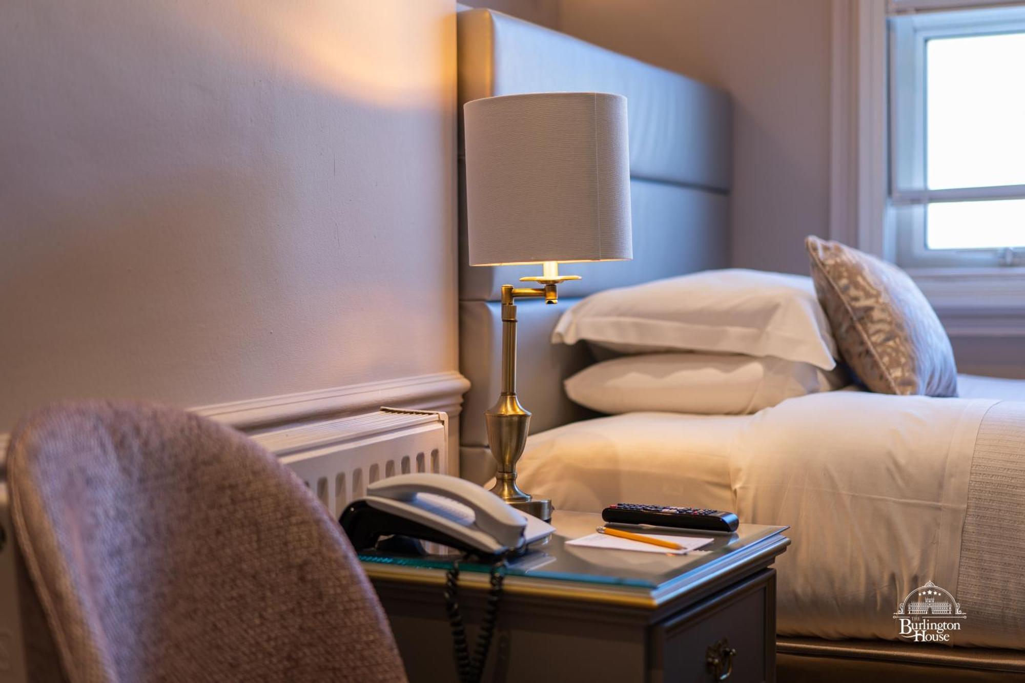 Bed and Breakfast Burlington House Boutique à Oxford Chambre photo A guest room at the hotel