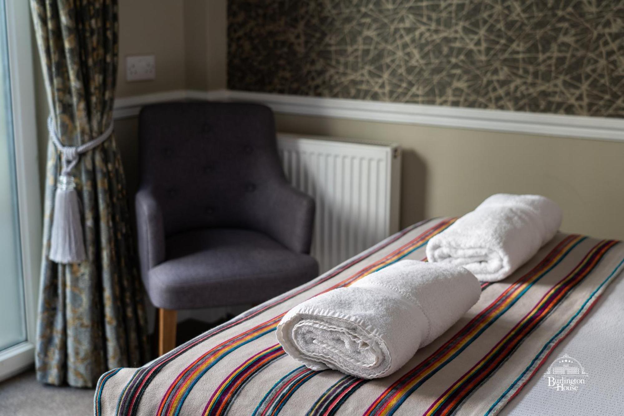 Bed and Breakfast Burlington House Boutique à Oxford Chambre photo A massage table